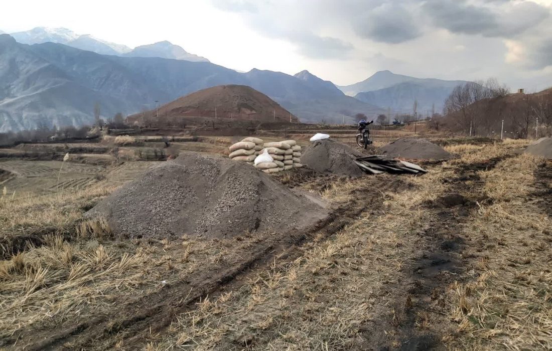 مشارکت در کانال کشی نهر آب کشاورزی